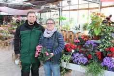 Gärtnermeister Tim Wiechmann aus Süsel gestaltet mit seinem Team Grabstätten mit Sorgfalt und persönlicher Note – jetzt auch als Ausbildungsbetrieb.