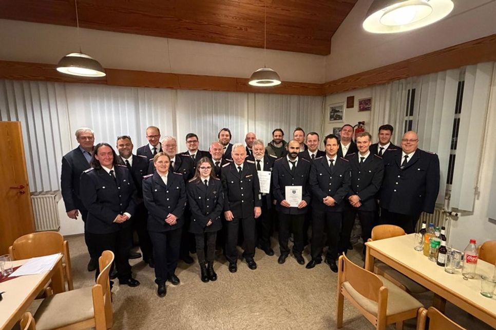 Kameradinnen und Kameraden der Freiwilligen Feuerwehr Roge.