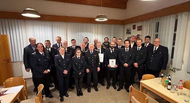 Kameradinnen und Kameraden der Freiwilligen Feuerwehr Roge.