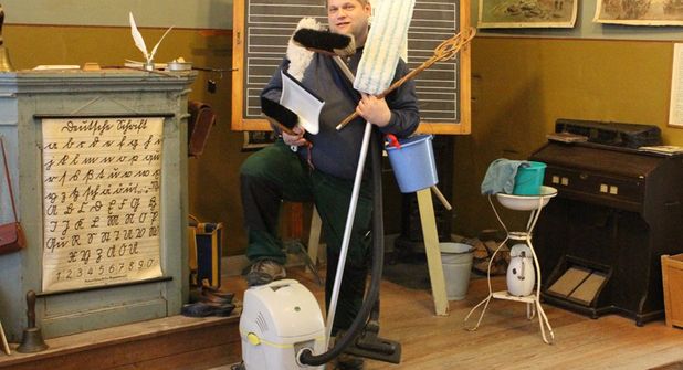 Beim Frühjahrsputz hofft Marc Dobkowitz auf tatkräftige Unterstützung. Der Vorsitzende des Fördervereins Dorfmuseum Schönwalde verspricht Spaß bei der Arbeit.