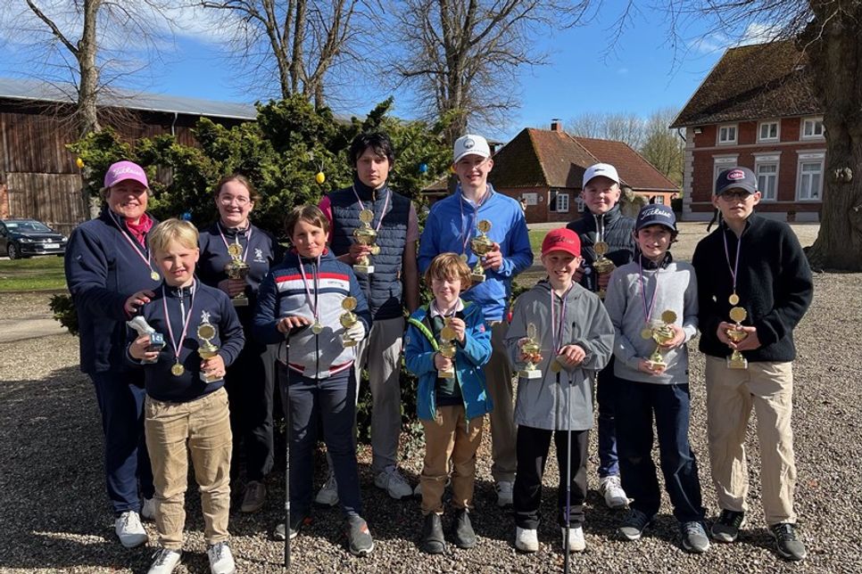 Die Sieger und Platzierten der Osterjugendwoche mit Jugendwartin Steffi Buhtz.