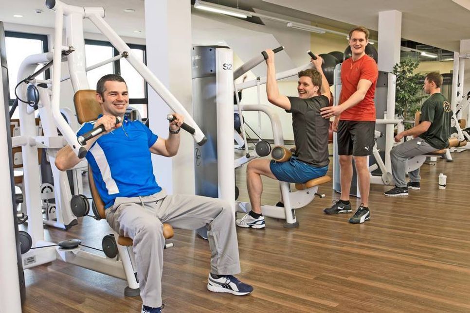 Der Bedarf an qualifiziertem Personal in Fitnessstudios ist hoch. Foto: djd/DHfPG/BSA-Akademie.