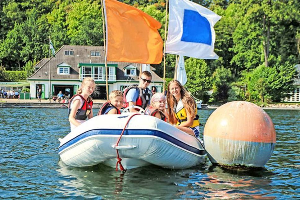 Die Bütenplöner des Gymnasiums Schloss Plön sind am kommenden Wochenende wieder in Plön unterwegs – unter anderem natürlich auch auf dem Großen Plöner See.