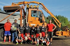 Schönwalde. Die Fußballer der E-Jugend freuen sich über einen komplett neuen Trikotsatz und bedanken sich beim Sponsor „Kfz-Service Schönwalde, Meisterbetrieb-Kommunaldienstleistungen“ von Inhaber Wolfgang Reimer. (red)