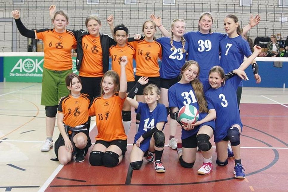 Die beiden Vertreter für Schleswig-Holstein bei den Norddeutschen Meisterschaften (U14 weiblich): SVg Pönitz (links) und  VSG Lübeck.