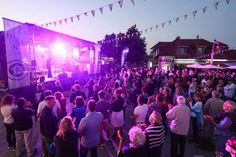 Himmelfahrt in Kellenhusen: Rund um die Seebrücke Livemusik und leckeres Essen genießen.