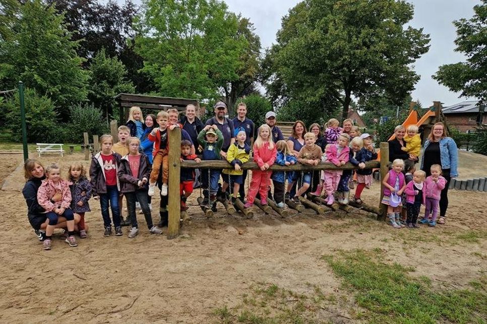 Ausprobieren, erkunden, entdecken - die Kinder haben viel erlebt am Aktionstag der Feuerwehr, bei dem sechs Feuerwehrleute spielerisch ihre Arbeit nähergebracht haben.
