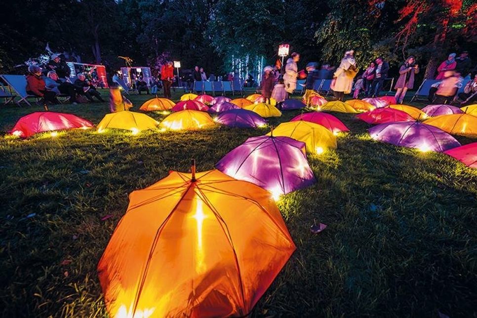 Der „Travemünder Lichterzauber“ bringt den Godewindpark wieder zum Leuchten.