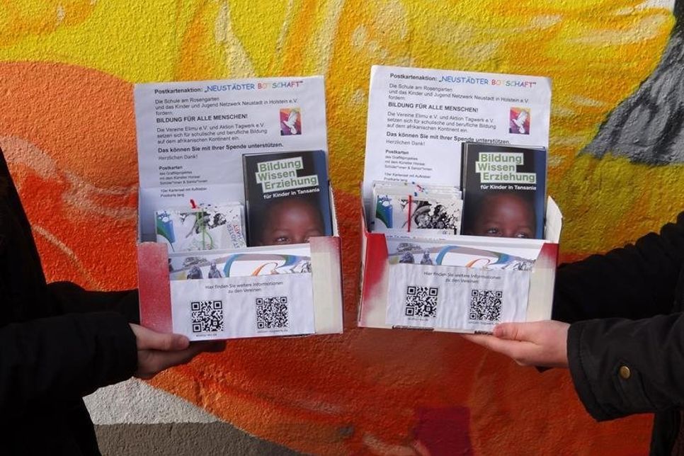 Die Schüler*innen engagieren sich mit der Postkartenaktion für Gleichaltrige in Afrika.