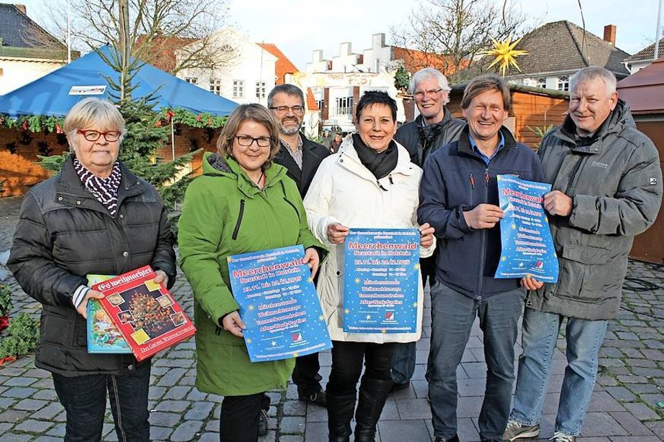 In Meerchenwald-Vorfreude: Renate Axnick, Andrea Brunhöber, Jürgen Mohr, Carola Seubert, Uwe Muchow, Hans-Jörg Conzelmann und Werner Seubert (v. lks.).