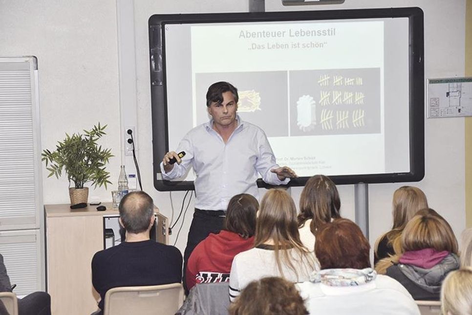 Prof. Dr. Morten Schütt war Gast beim „GGS-Strand Forum“ und hielt einen interessanten Vortrag zum Thema „Abenteuer Lebensstil“.