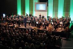 70 Musiker des Blasorchesters Lensahn präsentieren das neue Programm "Let&apos;s dance".