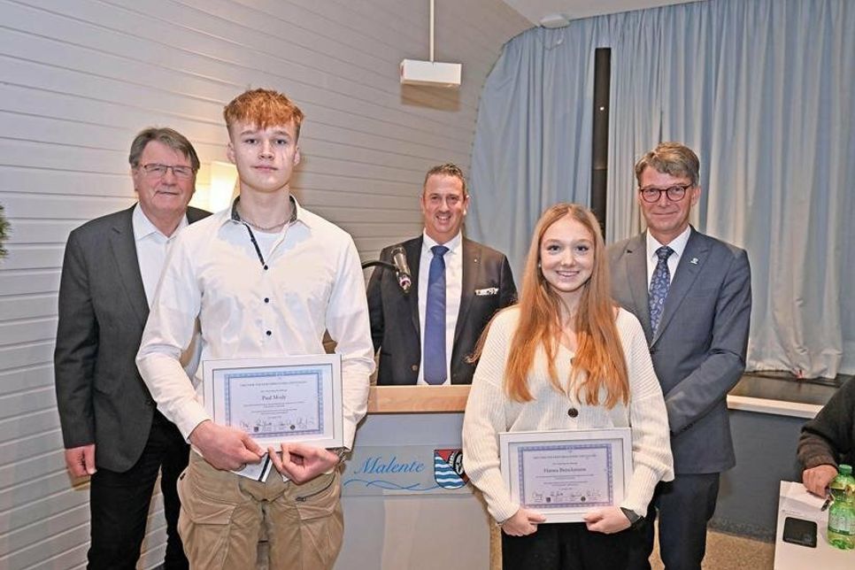 Auf der Dezember-Sitzung wurden Paul Mody und Hanna Brinckmann ausgezeichnet.