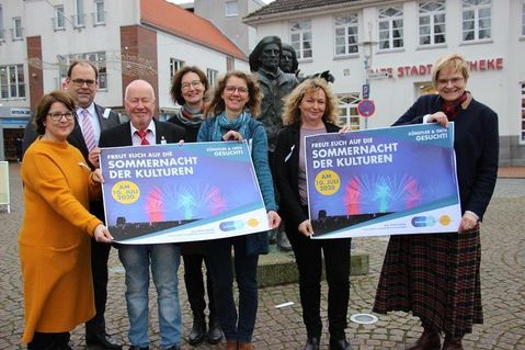 Das Organisationsteam freut sich gemeinsam mit Bürgermeister Mirko Spieckermann und Bürgervorsteher Sönke Sela (v. lks.) auf die beliebte Neustädter Veranstaltung.