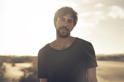 Max Giesinger begeisterte bereits 2016 mit einem beeindruckenden Auftritt in der Musik-Arena in Timmendorfer Strand das Publikum. Diesmal präsentiert er ein ganzes Konzert.