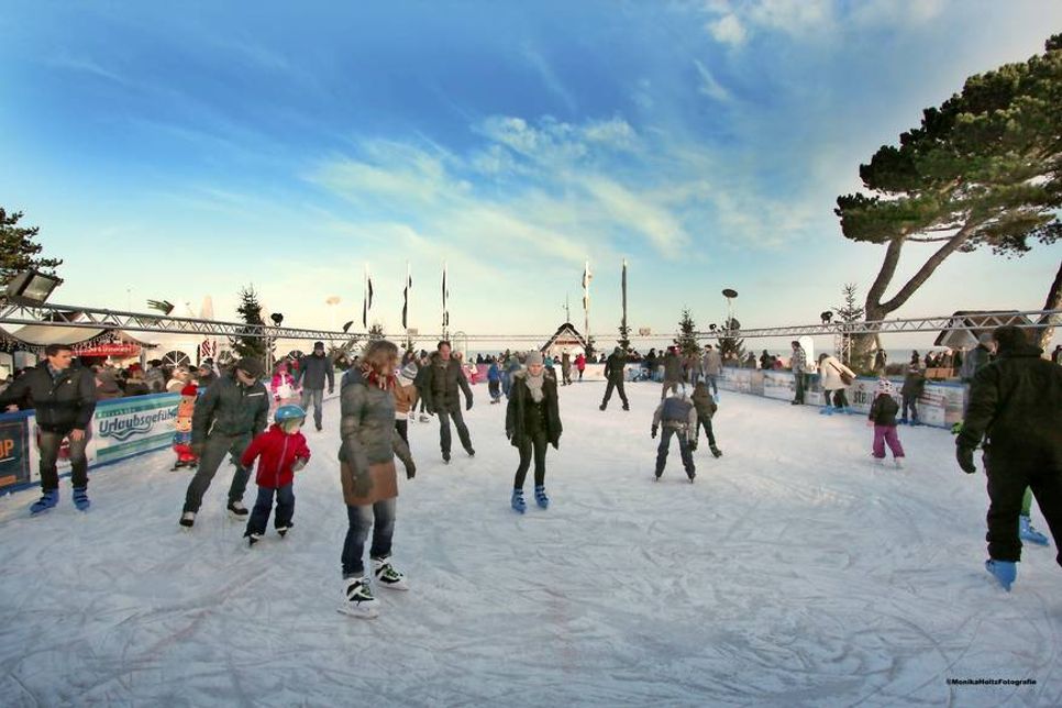 Die Eisbahn ist täglich geöffnet.