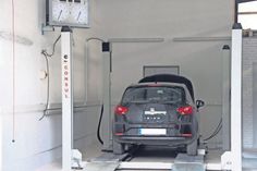 In der neu entstandenen Prüfstelle prüft ab sofort die Dekra.