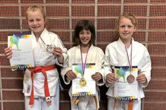 Jennifer Wild, Aileen Sorg, Alena Casper (v. lks.).