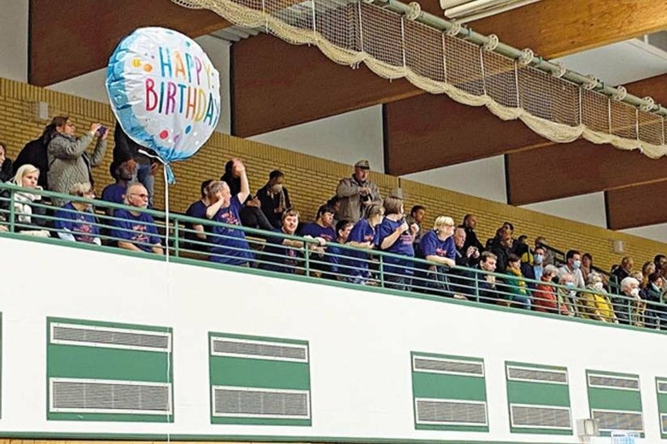 Gute Stimmung und viel Applaus: Auf der Tribüne freuten sich die Sport-Begeisterten über das bunte Programm.