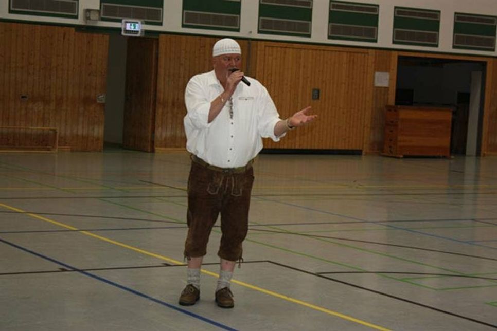 Überraschungsgast: Ein DJ Ötzi-Double heizte in der Halle ein.