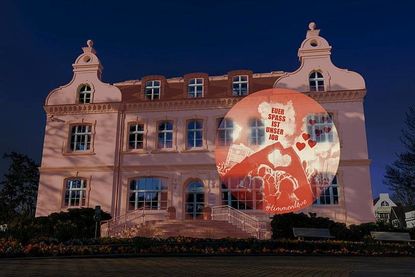 So ähnlich wie auf diesem Foto soll das &amp;quot;Alte Rathaus&amp;quot; in Timmendorfer Strand in der &amp;quot;Night of Light&amp;quot; von Montag auf Dienstag illuminiert werden.
