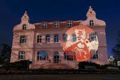 So ähnlich wie auf diesem Foto soll das &amp;quot;Alte Rathaus&amp;quot; in Timmendorfer Strand in der &amp;quot;Night of Light&amp;quot; von Montag auf Dienstag illuminiert werden.