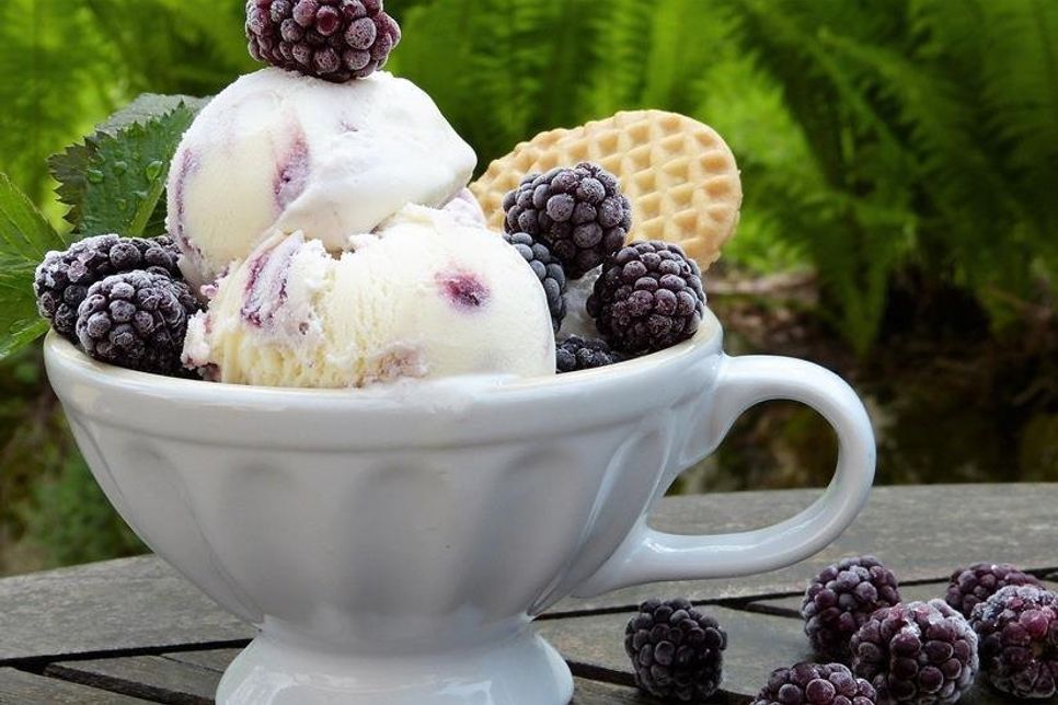 Köstliche Eiskreationen warten darauf, probiert zu werden.