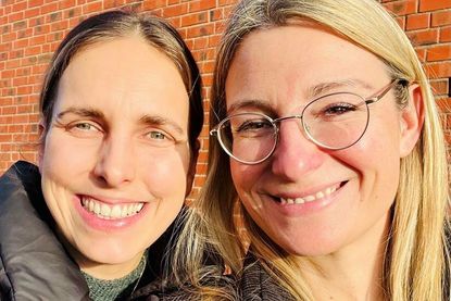 Die Erfolgspodcasterinnen Frau Spack und Frau Scheuer aka Kristina Kolbe (lks.) und Gesche Muchow.