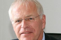 Ostholsteins Landrat Reinhard Sager wurde zum dritten Mal in seinem Amt als Präsident des Deutschen Landkreistages bestätigt.