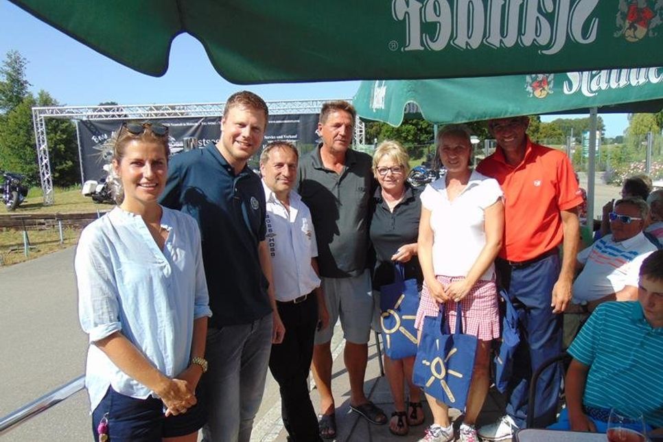 44 Teilnehmer golften mit.