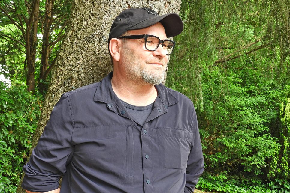 Steffen Wiedemann hat einen Friedhofsverwalter-Roman geschrieben und ist auf der Suche nach einem Verlag.