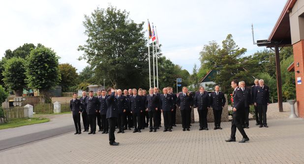 Die Freiwillige Feuerwehr Martensrade hat ihr Können bei der Leistungsprüfung Roter Hahn unter Beweis gestellt.