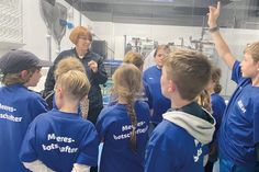 Die jungen Meeresbotschafter im Backstage-Bereich des SEA LIFE Timmendorfer Strand.