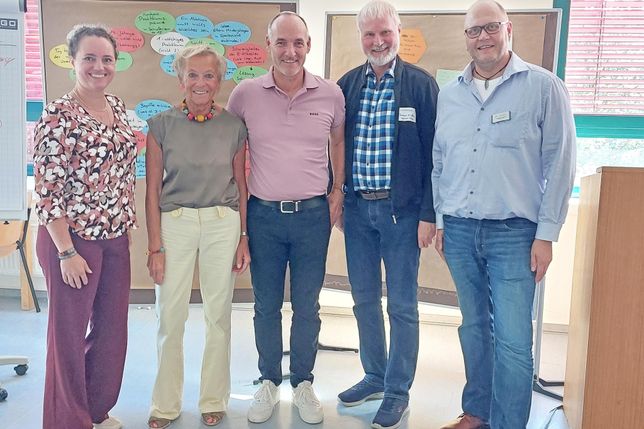 Sie moderierten das sechste Netzwerktreffen von Schulewirtschaft Schleswig-Holstein (v.l.): Anna-Lena Band (Wöhlk), Margrit Gebel (Schulewirtschaft Schleswig-Holstein), Ralf Bastian (Elektro Steffen), Thomas Willers (Schulewirtschaft Schleswig-Holstein), Ingmar Jonsson (Amt Schrevenborn).