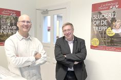 Kaufmännischer Leiter Matthias Dehn (l.) und Spielleiter Jan Steffen im Kartenvorverkaufsbereich der Geschäftsstelle.