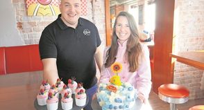 Katharina Kuchenmeister und Alexander Schmidt haben eine Vereinbarung getroffen, von der beide Seiten profitieren.