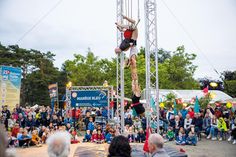 Vom 1. bis zum 4. August bietet das Scharbeutzer Straßenkunst Festival spektakuläre Artistik, fröhliches Festival-Feeling und eine Artistik-Schule für Kinder.