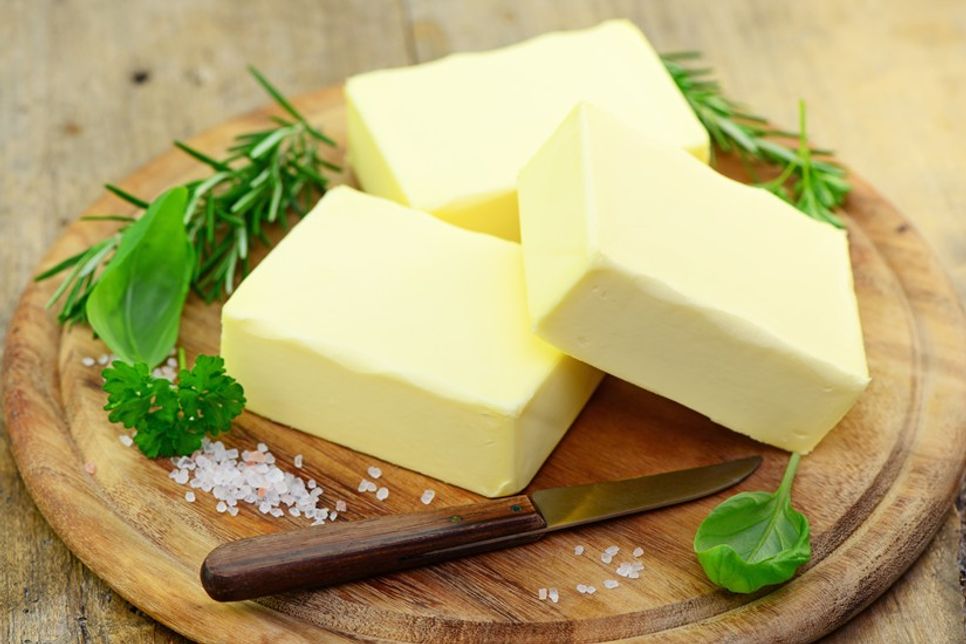 Mit wenigen Handgriffen wird aus Butter und einigen Zutaten eine köstliche aufgeschlagene „whipped“ Butter.