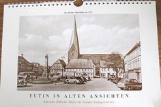 Der Kalender ist ab sofort in der Buchhandlung Hoffmann und der Eutin-GmbH  für 14 Euro zu erwerben.
