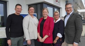 Kassenwart Stephan Kohler, Beisitzerin Sabrina Weidemann, 1. Vorsitzende Hanna Langbehn, Schriftführerin Meike Blaut und der 2. Vorsitzende Olaf Dose-Miekley (v. lks.) bei der Jahreshauptversammlung des Dehoga Grömitz.