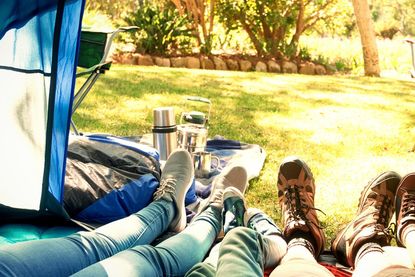 Urlaub, wie er sein soll: draußen, entspannt und nah an der Natur.