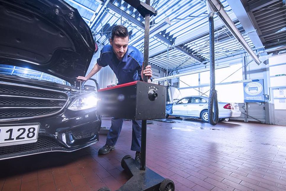 Beim Licht-Test werden neun Beleuchtungspunkte auf Sicht und Funktion sowie die Einstellung aller Lichtsysteme gecheckt. (Foto: ProMotor/T.Volz)