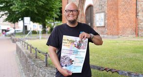 Gemeindepädagoge Simon Kein freut sich auf einen bunten Nachmittag, an dem die Kinder und Jugendlichen ganz im Mittelpunkt stehen.