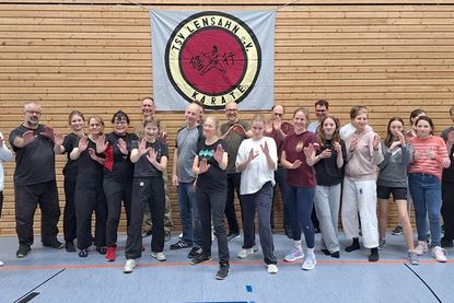 Die Teilnehmenden des Selbstverteidigungskurses.