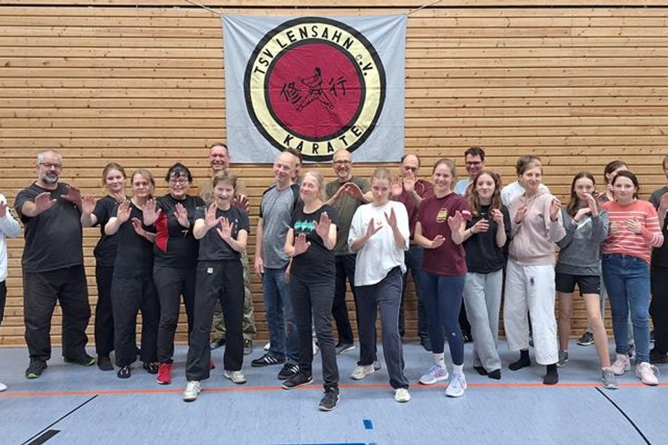 Die Teilnehmenden des Selbstverteidigungskurses.