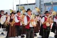 Neustadt feiert das 30. europäische folklore festival.