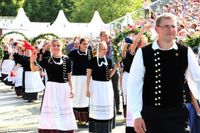 Neustadt feiert das 30. europäische folklore festival.