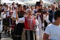 Neustadt feiert das 30. europäische folklore festival.