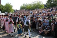 Neustadt feiert das 30. europäische folklore festival.