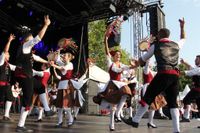 Neustadt feiert das 30. europäische folklore festival.